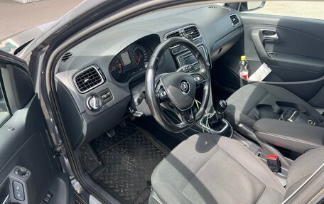 Volkswagen Polo VI (EU Market), 2017 год, 1 300 000 рублей, 19 фотография