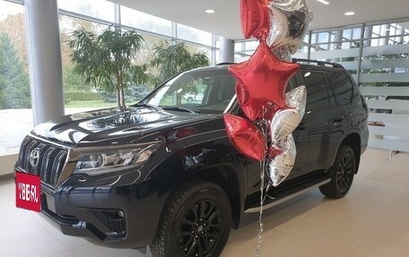 Toyota Land Cruiser Prado 150 рестайлинг 2, 2021 год, 7 100 000 рублей, 2 фотография