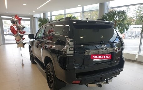 Toyota Land Cruiser Prado 150 рестайлинг 2, 2021 год, 7 100 000 рублей, 3 фотография