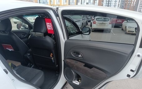 Honda Vezel, 2018 год, 1 750 000 рублей, 3 фотография