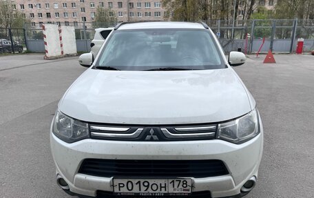 Mitsubishi Outlander III рестайлинг 3, 2013 год, 1 259 000 рублей, 2 фотография