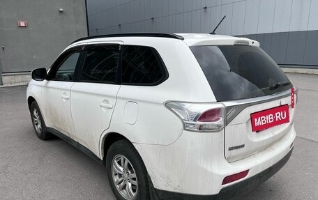 Mitsubishi Outlander III рестайлинг 3, 2013 год, 1 259 000 рублей, 4 фотография