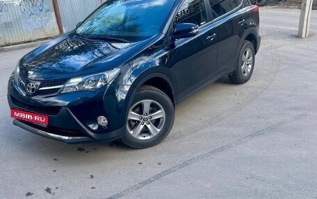 Toyota RAV4, 2015 год, 1 865 000 рублей, 2 фотография