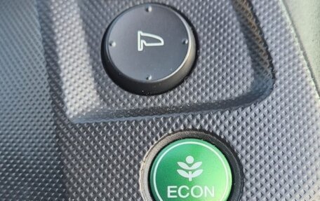 Honda Insight II рестайлинг, 2012 год, 1 100 000 рублей, 24 фотография