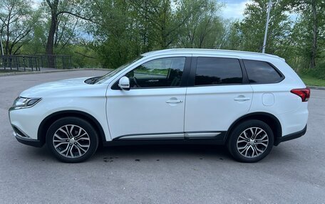 Mitsubishi Outlander III рестайлинг 3, 2016 год, 2 000 000 рублей, 6 фотография