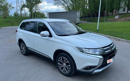 Mitsubishi Outlander III рестайлинг 3, 2016 год, 2 000 000 рублей, 3 фотография
