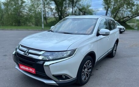 Mitsubishi Outlander III рестайлинг 3, 2016 год, 2 000 000 рублей, 5 фотография