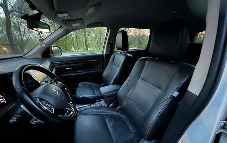 Mitsubishi Outlander III рестайлинг 3, 2016 год, 2 000 000 рублей, 12 фотография