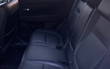 Mitsubishi Outlander III рестайлинг 3, 2016 год, 2 000 000 рублей, 16 фотография