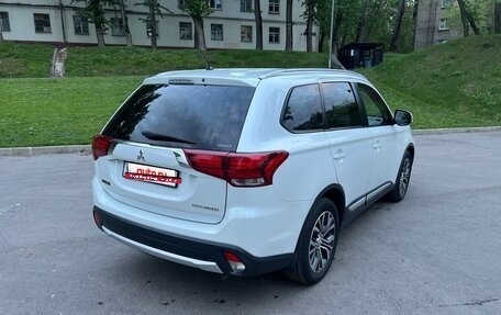 Mitsubishi Outlander III рестайлинг 3, 2016 год, 2 000 000 рублей, 8 фотография