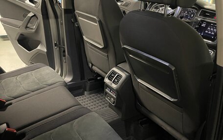 Volkswagen Tiguan II, 2018 год, 3 700 000 рублей, 27 фотография