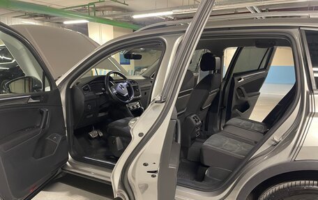 Volkswagen Tiguan II, 2018 год, 3 700 000 рублей, 24 фотография