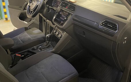 Volkswagen Tiguan II, 2018 год, 3 700 000 рублей, 26 фотография