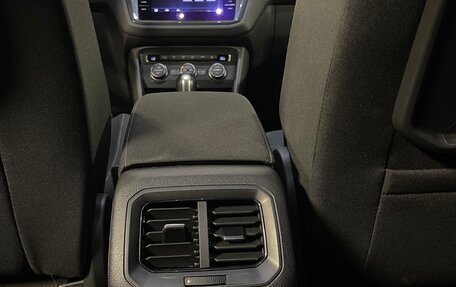 Volkswagen Tiguan II, 2018 год, 3 700 000 рублей, 30 фотография