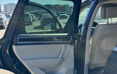 Volkswagen Touareg III, 2011 год, 1 990 000 рублей, 6 фотография