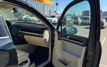 Volkswagen Touareg III, 2011 год, 1 990 000 рублей, 8 фотография