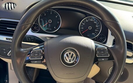 Volkswagen Touareg III, 2011 год, 1 990 000 рублей, 12 фотография