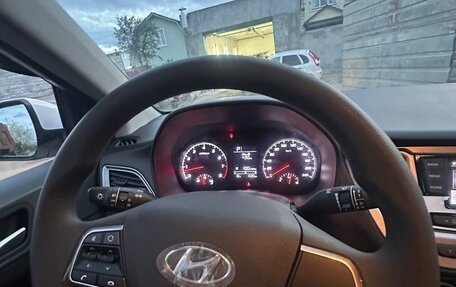 Hyundai Solaris II рестайлинг, 2021 год, 1 550 000 рублей, 15 фотография