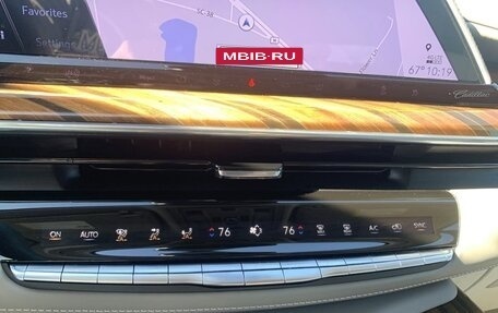 Cadillac Escalade V, 2022 год, 10 900 000 рублей, 16 фотография