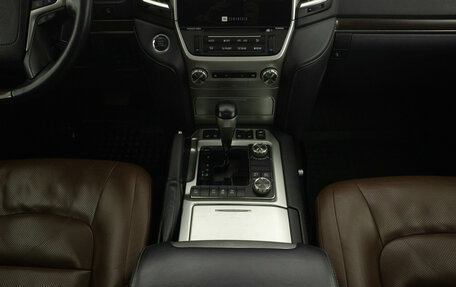 Toyota Land Cruiser 200, 2015 год, 6 599 000 рублей, 30 фотография