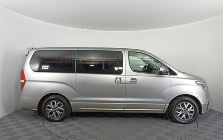 Hyundai Grand Starex Grand Starex I рестайлинг 2, 2018 год, 3 412 000 рублей, 5 фотография