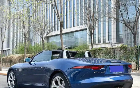 Jaguar F-Type I рестайлинг 2, 2022 год, 4 879 000 рублей, 4 фотография
