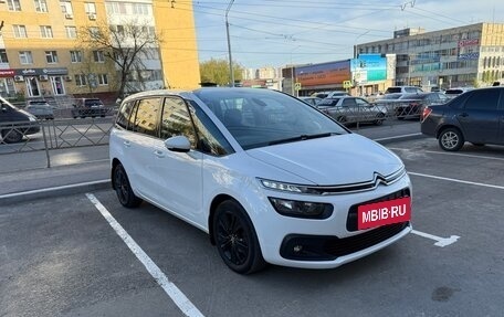 Citroen C4 Picasso II рестайлинг, 2018 год, 1 450 000 рублей, 2 фотография