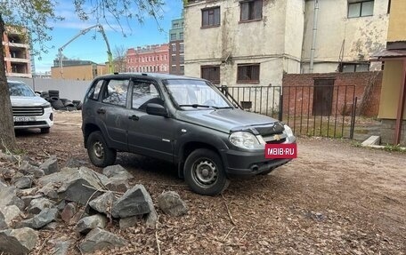 Chevrolet Niva I рестайлинг, 2012 год, 235 000 рублей, 2 фотография