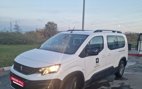 Peugeot Rifter I, 2023 год, 3 800 000 рублей, 8 фотография