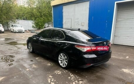 Toyota Camry, 2019 год, 2 600 000 рублей, 3 фотография