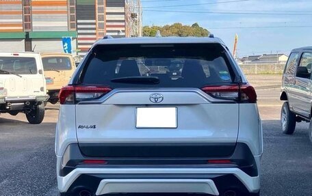 Toyota RAV4, 2021 год, 2 526 000 рублей, 4 фотография