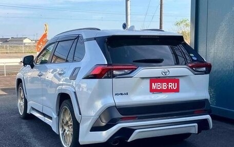 Toyota RAV4, 2021 год, 2 526 000 рублей, 5 фотография