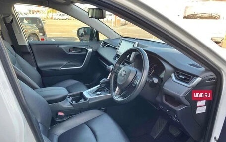Toyota RAV4, 2021 год, 2 526 000 рублей, 10 фотография