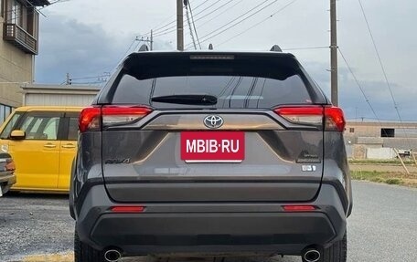Toyota RAV4, 2021 год, 2 438 000 рублей, 4 фотография