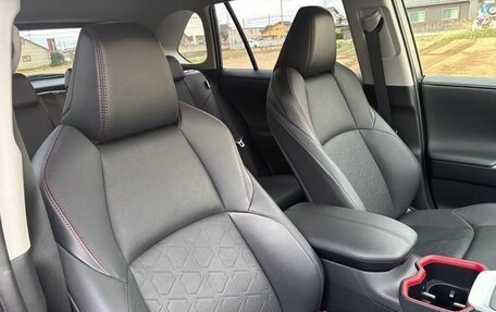 Toyota RAV4, 2021 год, 2 438 000 рублей, 15 фотография