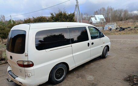 Hyundai H-1 II рестайлинг, 2005 год, 620 000 рублей, 9 фотография