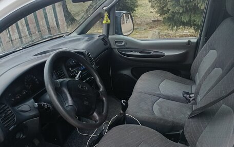 Hyundai H-1 II рестайлинг, 2005 год, 620 000 рублей, 15 фотография