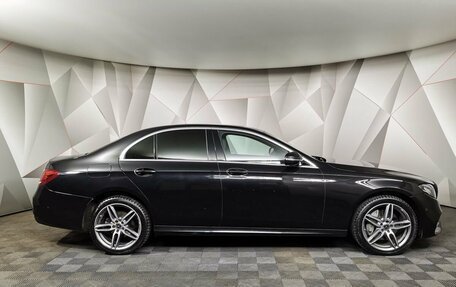 Mercedes-Benz E-Класс, 2019 год, 3 550 000 рублей, 6 фотография