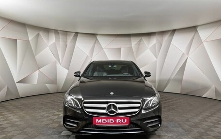 Mercedes-Benz E-Класс, 2019 год, 3 550 000 рублей, 7 фотография