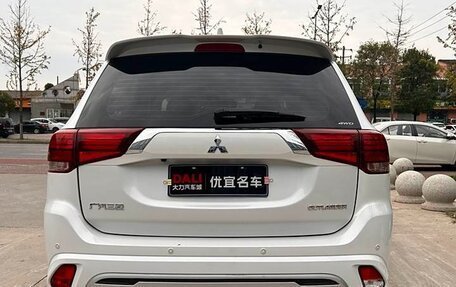 Mitsubishi Outlander III рестайлинг 3, 2022 год, 2 300 999 рублей, 5 фотография