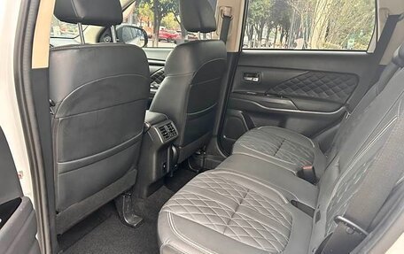 Mitsubishi Outlander III рестайлинг 3, 2022 год, 2 300 999 рублей, 10 фотография