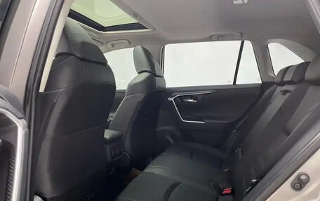Toyota RAV4, 2021 год, 2 010 555 рублей, 21 фотография