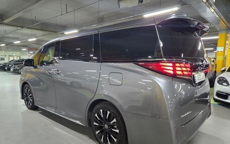 Toyota Alphard, 2024 год, 12 300 333 рублей, 3 фотография