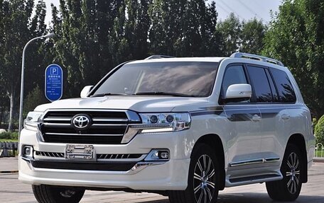 Toyota Land Cruiser 200, 2020 год, 7 990 999 рублей, 1 фотография