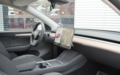 Tesla Model Y I, 2023 год, 5 990 000 рублей, 33 фотография