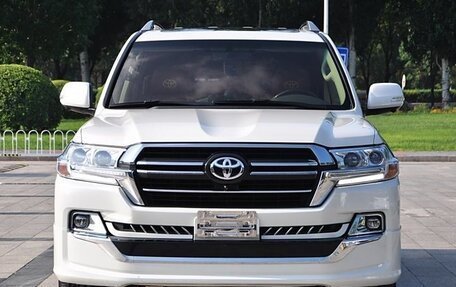 Toyota Land Cruiser 200, 2020 год, 7 990 999 рублей, 2 фотография