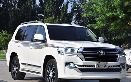 Toyota Land Cruiser 200, 2020 год, 7 990 999 рублей, 3 фотография