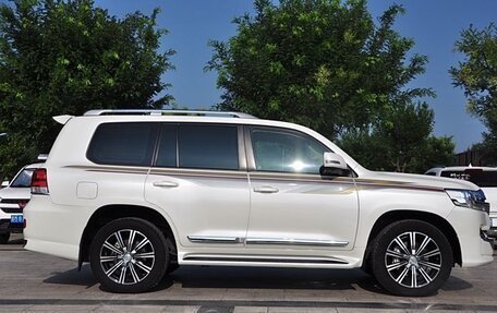 Toyota Land Cruiser 200, 2020 год, 7 990 999 рублей, 5 фотография