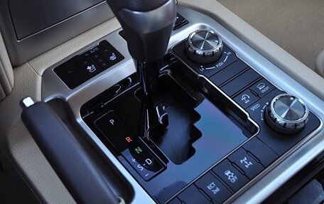 Toyota Land Cruiser 200, 2020 год, 7 990 999 рублей, 13 фотография