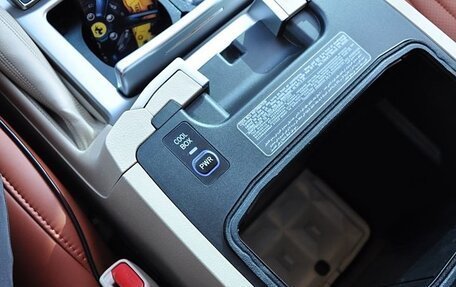 Toyota Land Cruiser 200, 2020 год, 7 990 999 рублей, 15 фотография